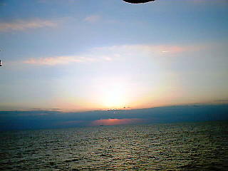 海原から出てくる朝日