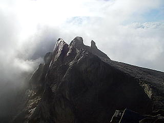 キナバル山の鋭鋒