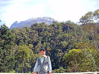 登山口からのキナバル山