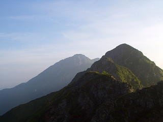 向うに鹿島槍が
