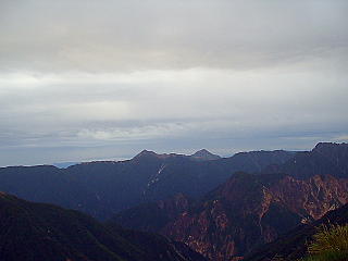 向うに笠ヶ岳が
