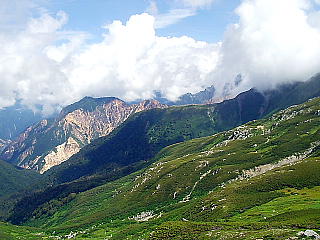 山また山