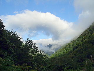 ナチュラリストの家から見た大朝日岳