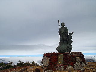 勝道上人の像?