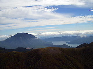 男体山と中禅寺湖