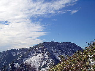 やっと苗場山が見えた