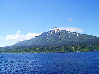 遠ざかる利尻山