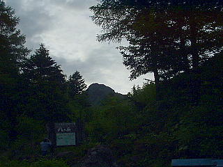 山荘前からの阿弥陀岳