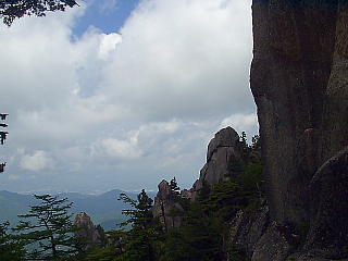 頂上付近の岩