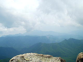 周りの山々