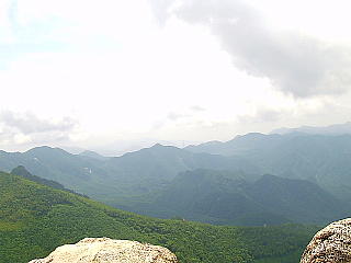 周りの山々