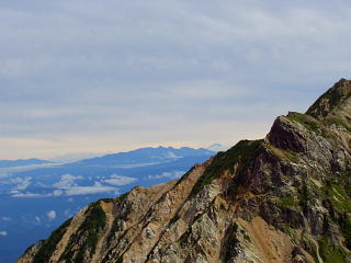 八ヶ岳と右奥に富士山
