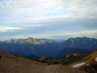 朝日に輝く剣・立山と毛勝山