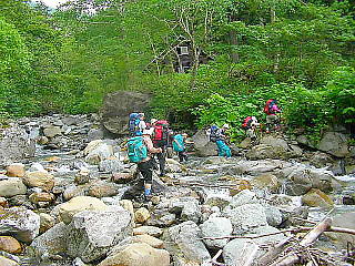 幌尻山荘が見えた