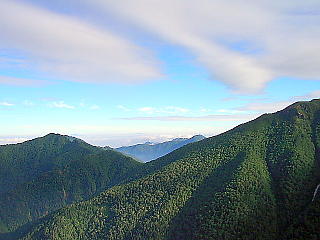 山並みと青空
