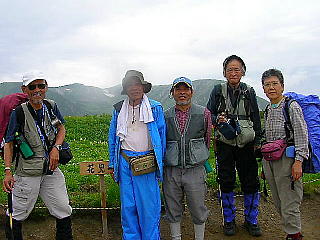 成瀬大臣を囲んで(左から藤森さん、大臣、私、大西さん、小林さん)