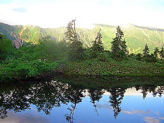 槍ヶ岳が池に映るのだが