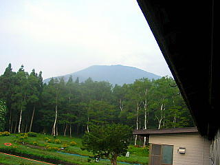 あすなろ旅館の部屋からの黒姫山